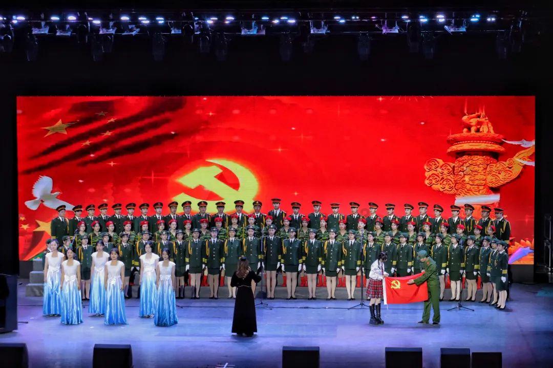 切实把为民服务放在工作首位