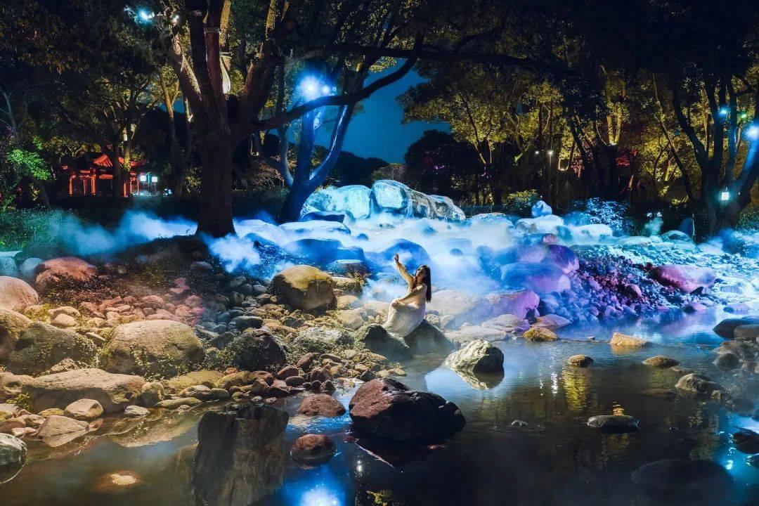 年轻人越来越热衷“情绪消费”